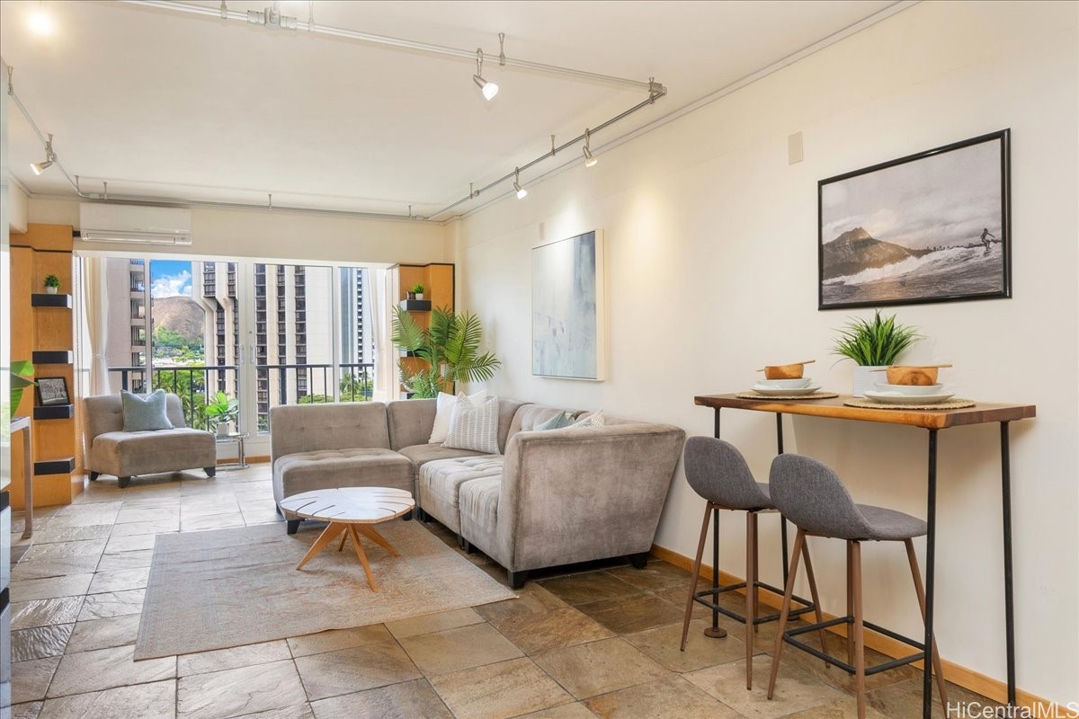 303 Liliuokalani Avenue 1102