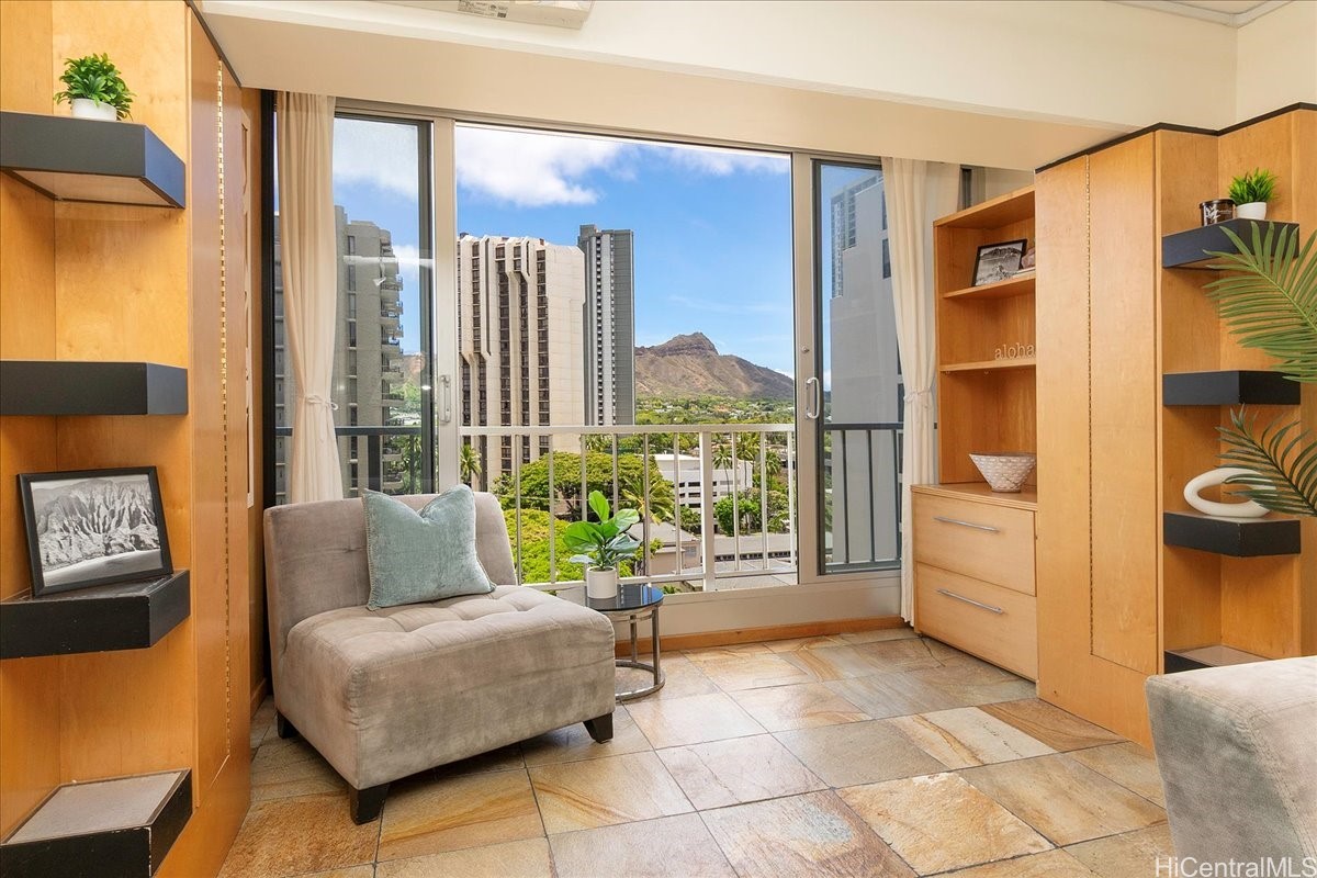 303 Liliuokalani Avenue 1102