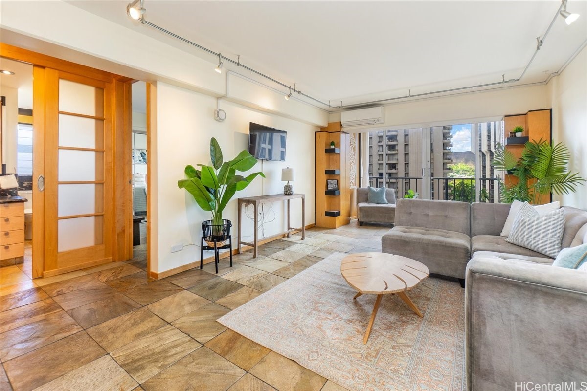 303 Liliuokalani Avenue 1102