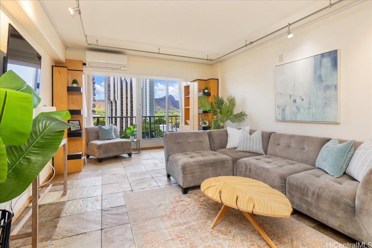 303 Liliuokalani Avenue 1102