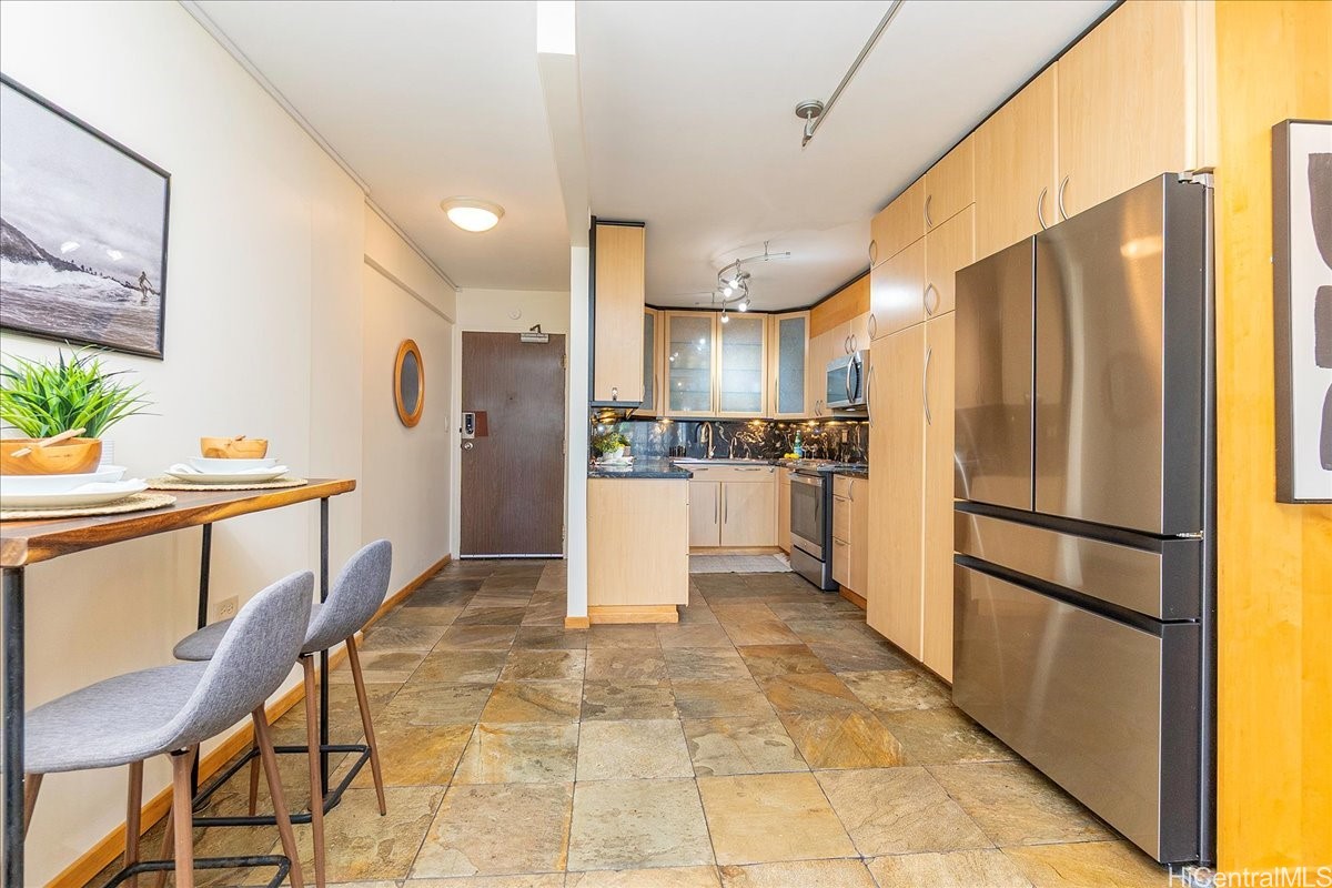 303 Liliuokalani Avenue 1102
