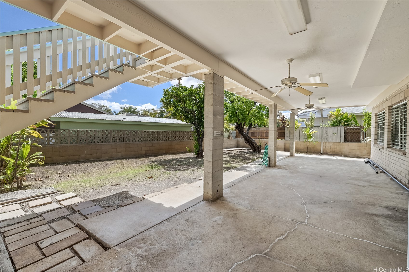1335 Maalahi Street