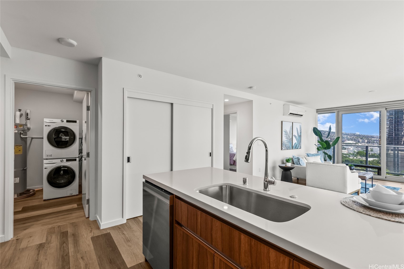 1515 Liona Street 1801