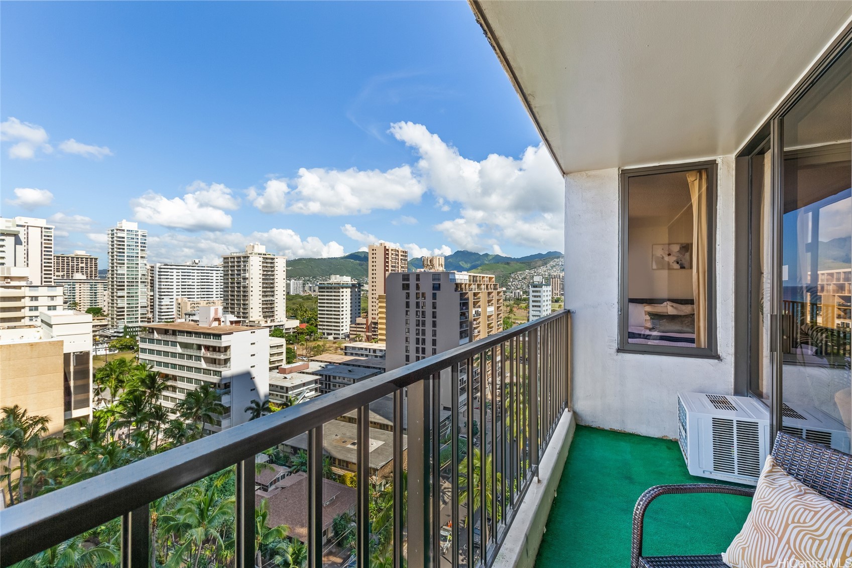 201 Ohua Avenue 1506/Makai