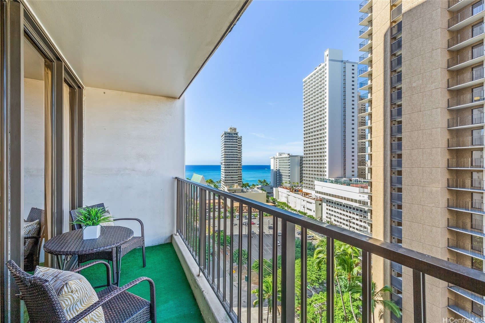 201 Ohua Avenue 1506/Makai