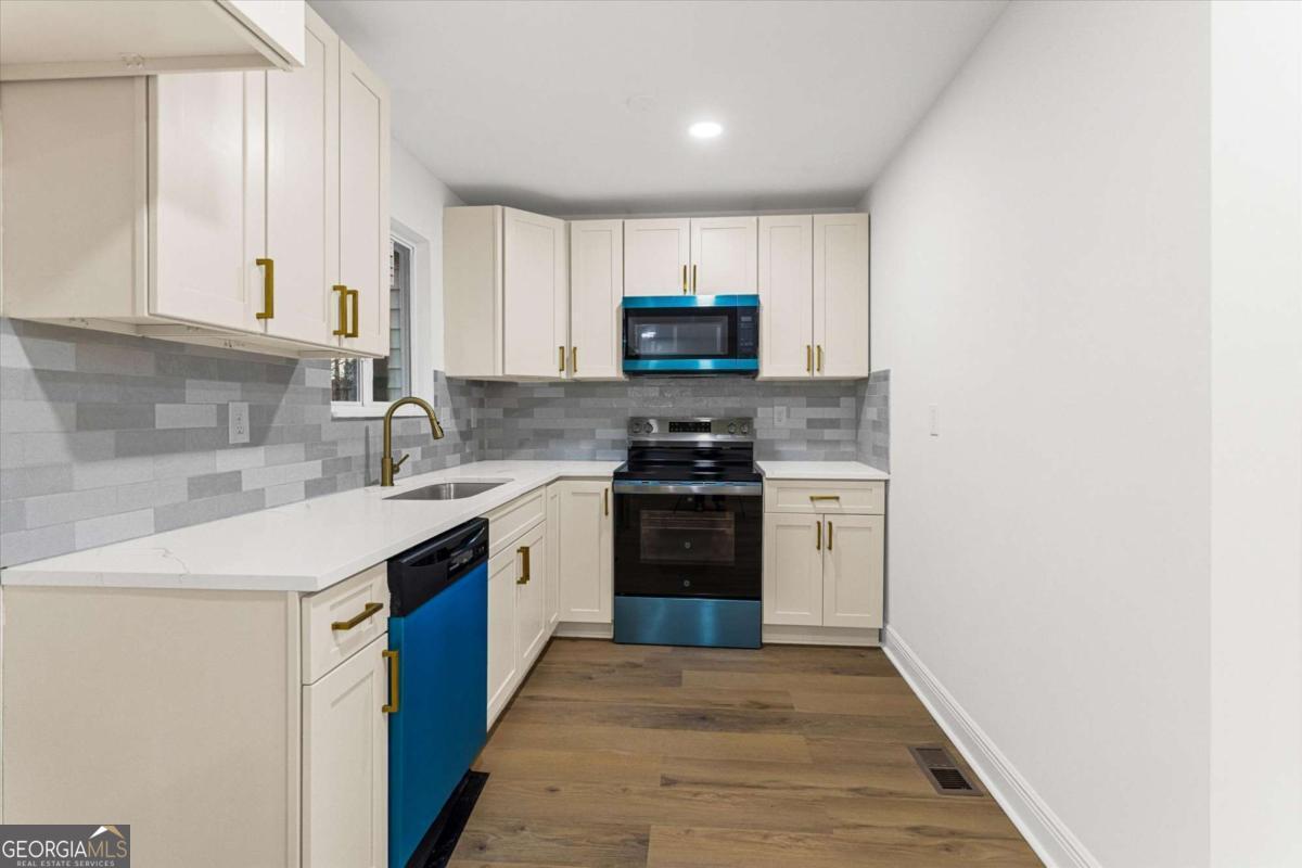 41 Bakers Bridge Circle