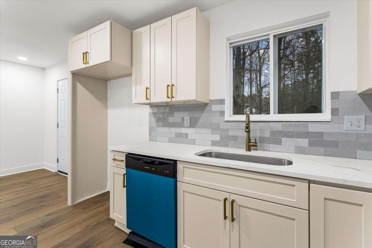 41 Bakers Bridge Circle