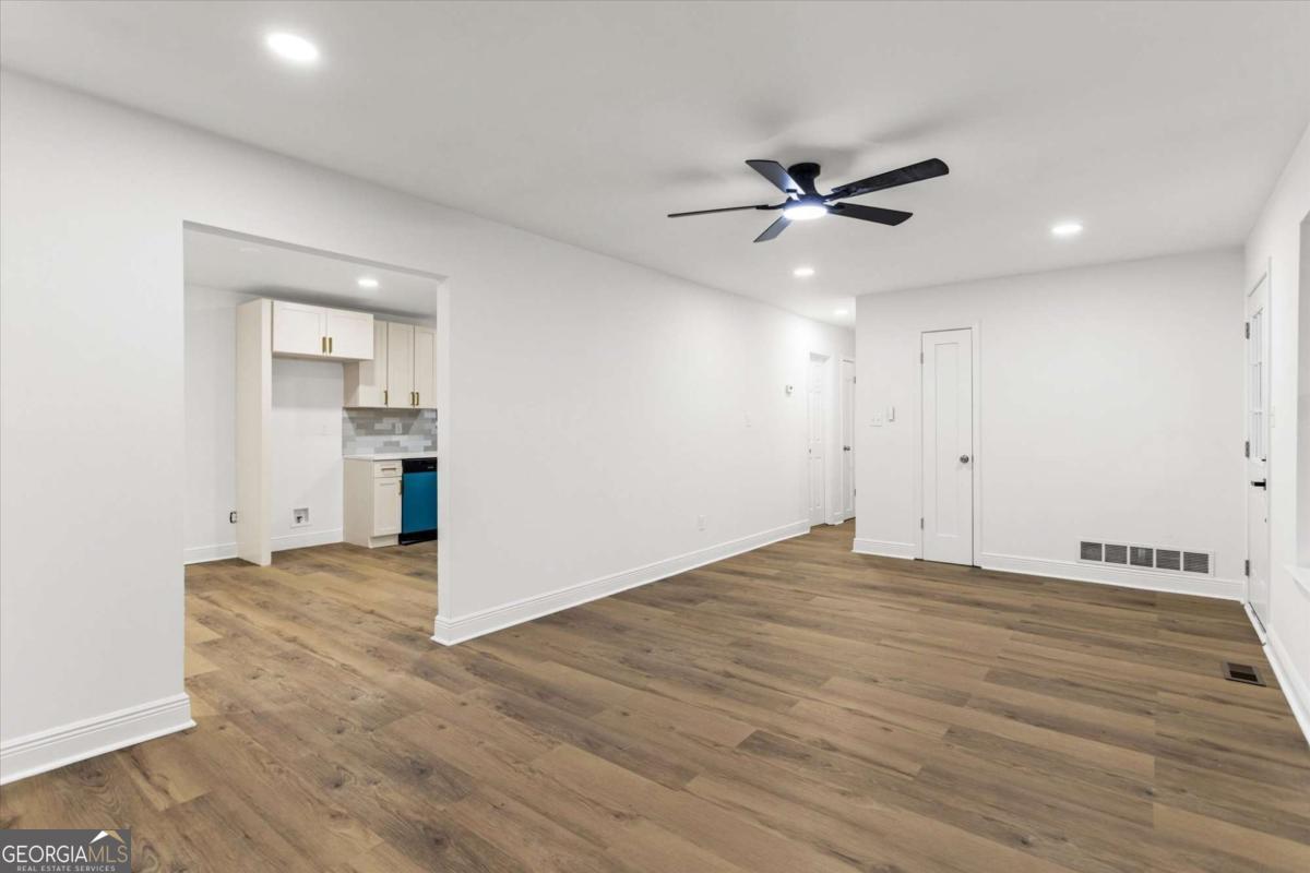 41 Bakers Bridge Circle