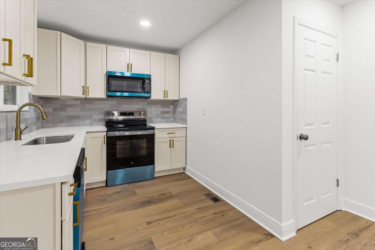 41 Bakers Bridge Circle