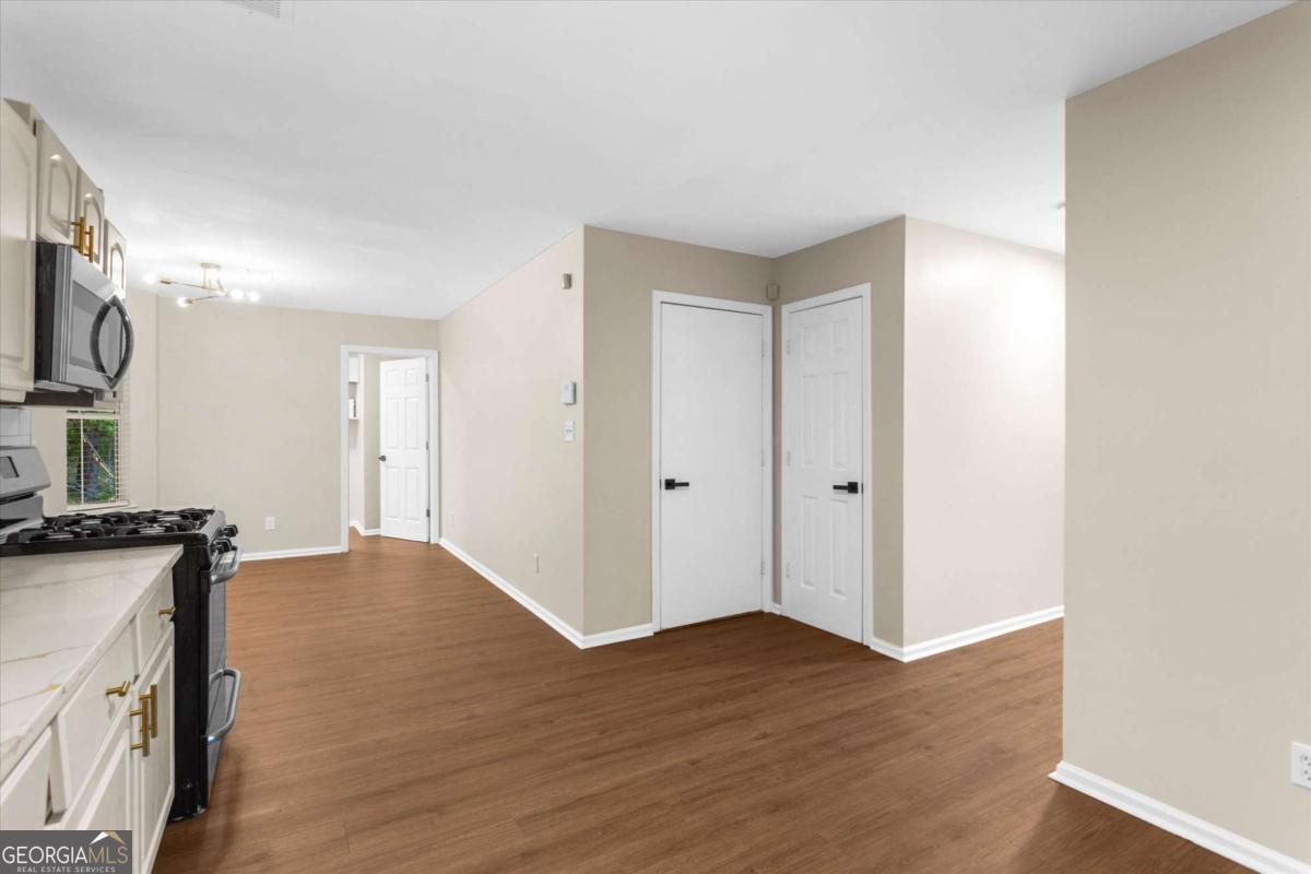 3897 Creek Shoals Ln