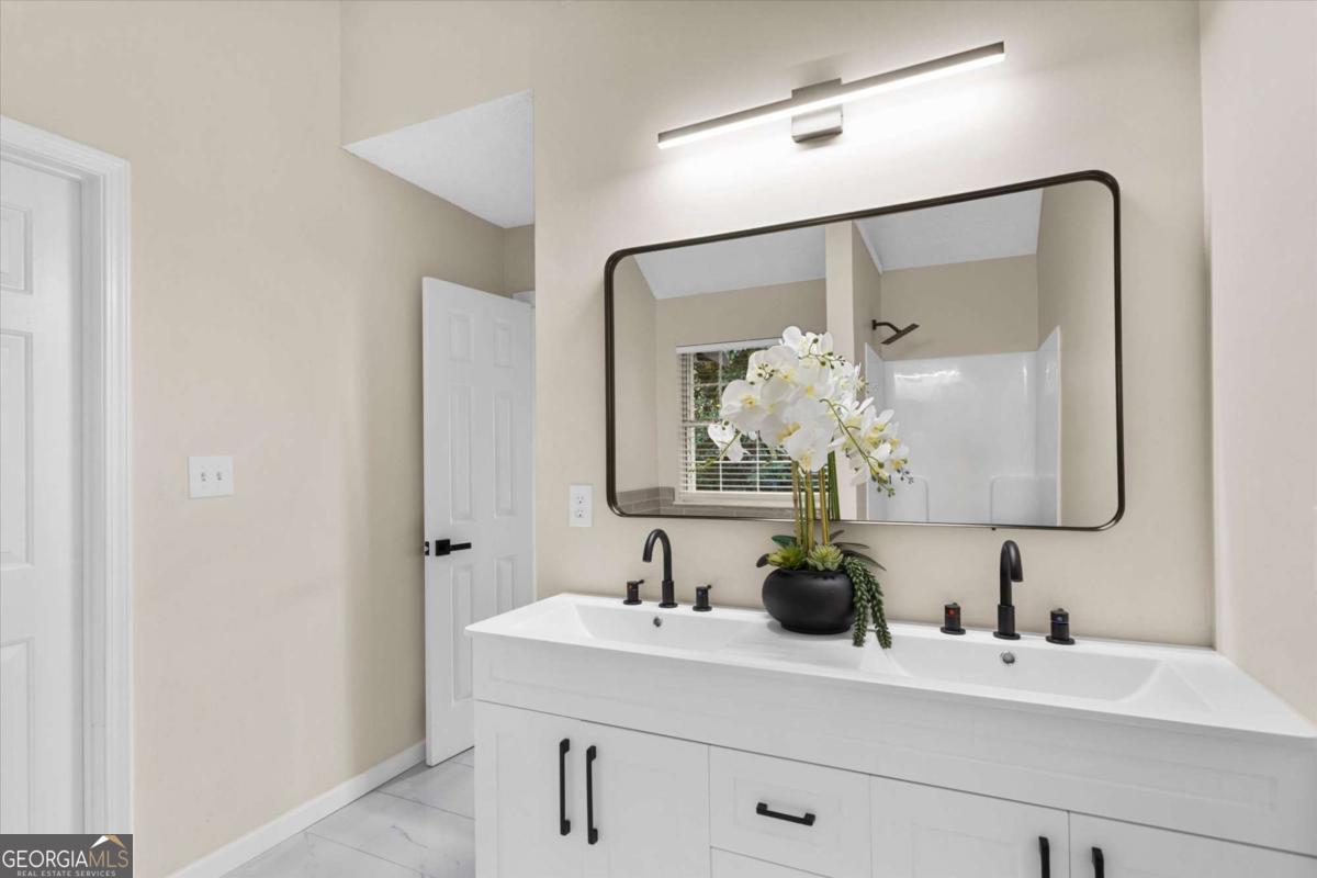 3897 Creek Shoals Ln