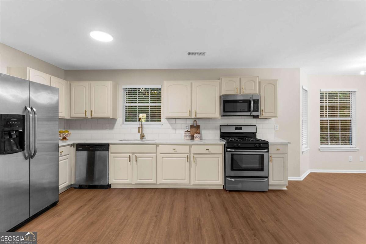 3897 Creek Shoals Ln
