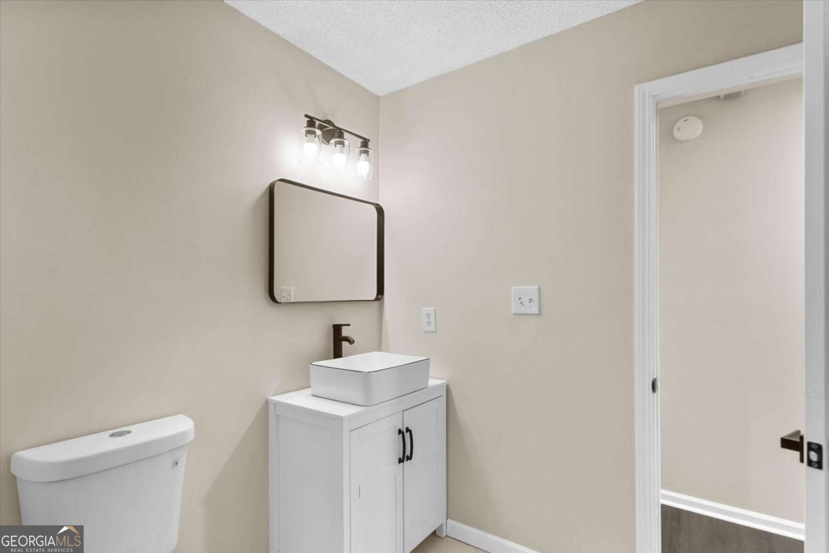 3897 Creek Shoals Ln