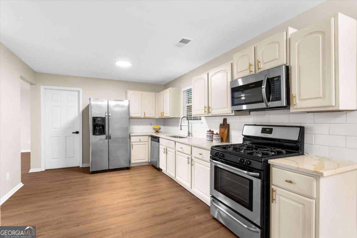 3897 Creek Shoals Ln