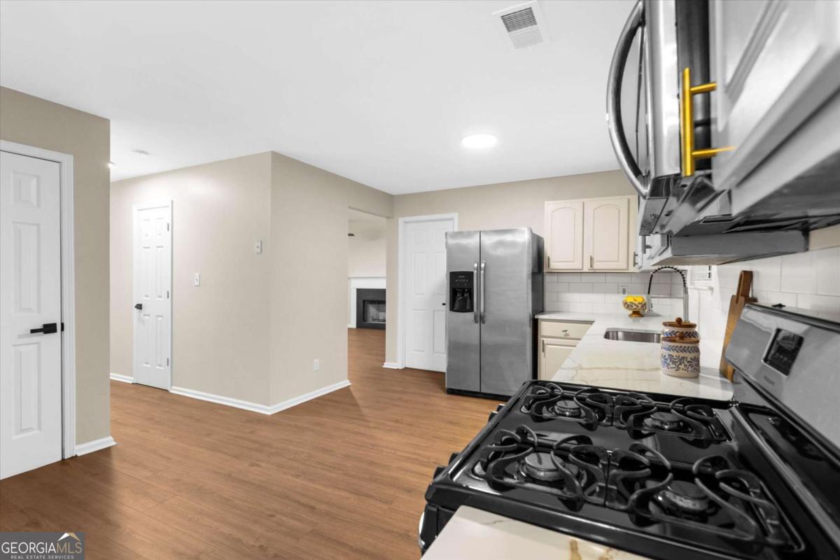 3897 Creek Shoals Ln