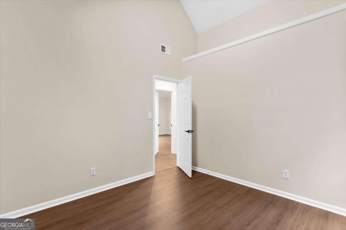 3897 Creek Shoals Ln