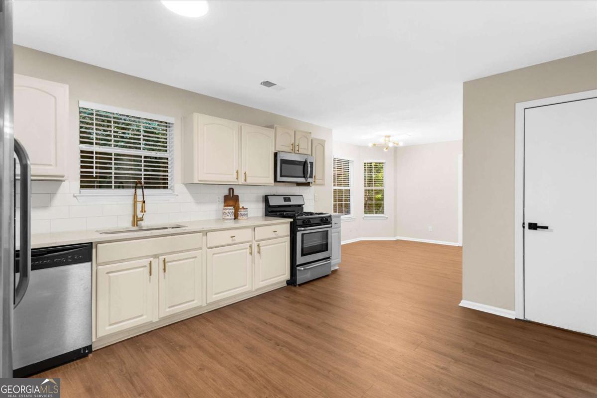 3897 Creek Shoals Ln
