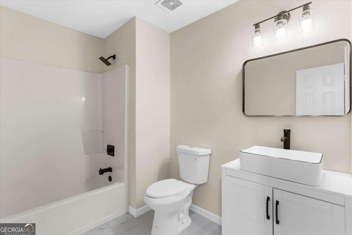 3897 Creek Shoals Ln