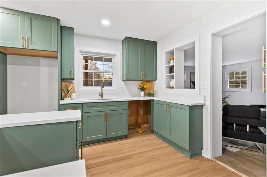 1891 Valley Ridge Dr SW