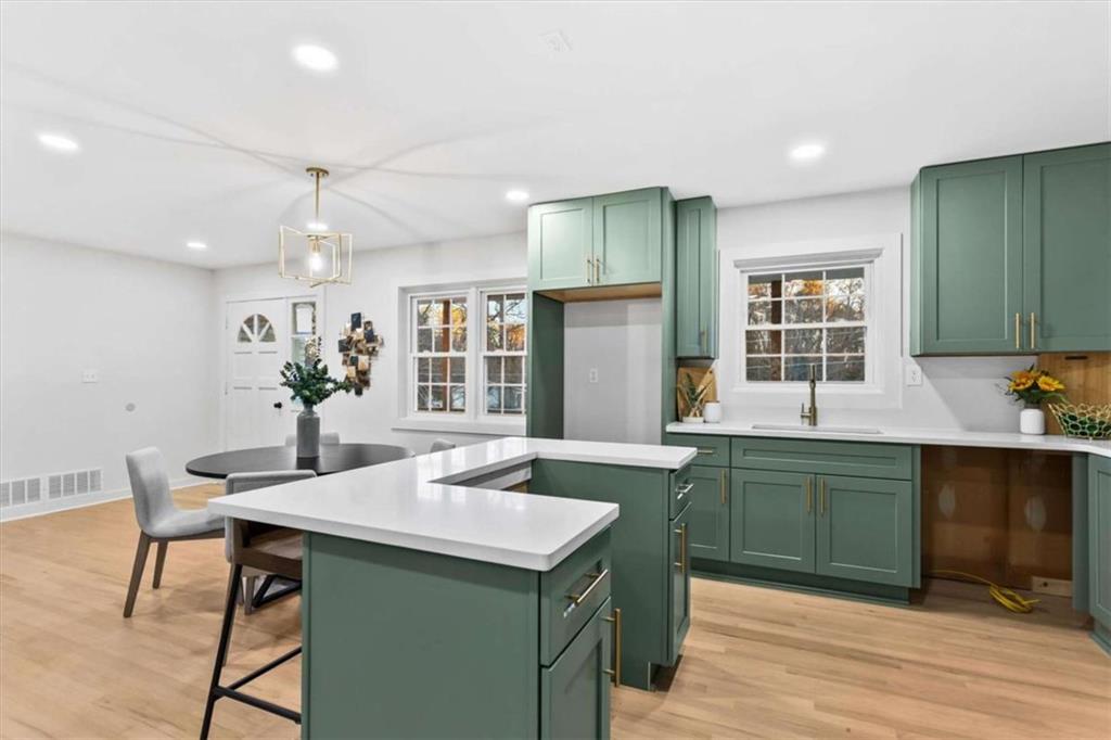 1891 Valley Ridge Dr SW