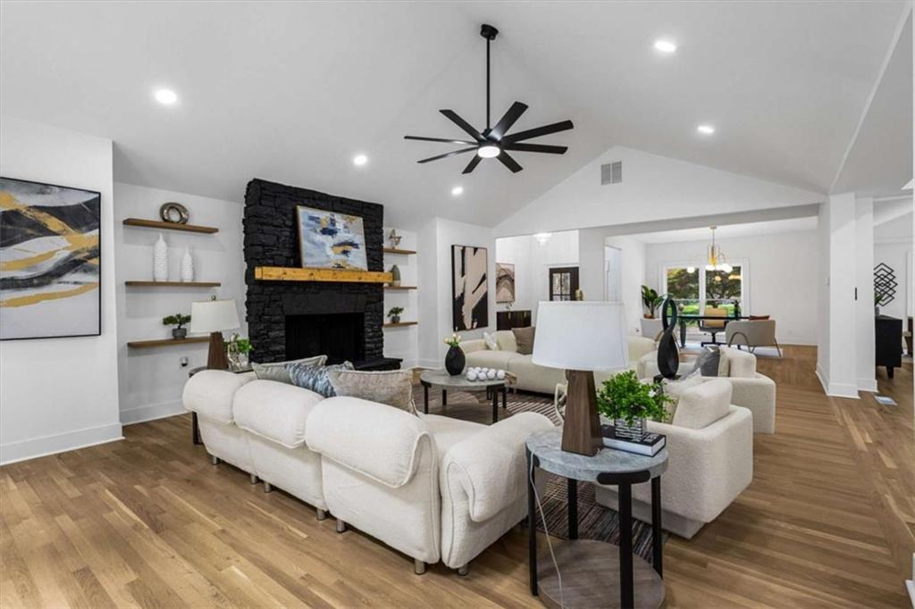 8920 Huntcliff Trce