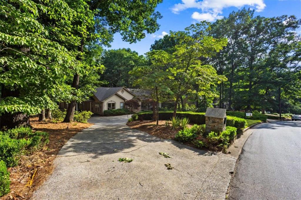 8920 Huntcliff Trce