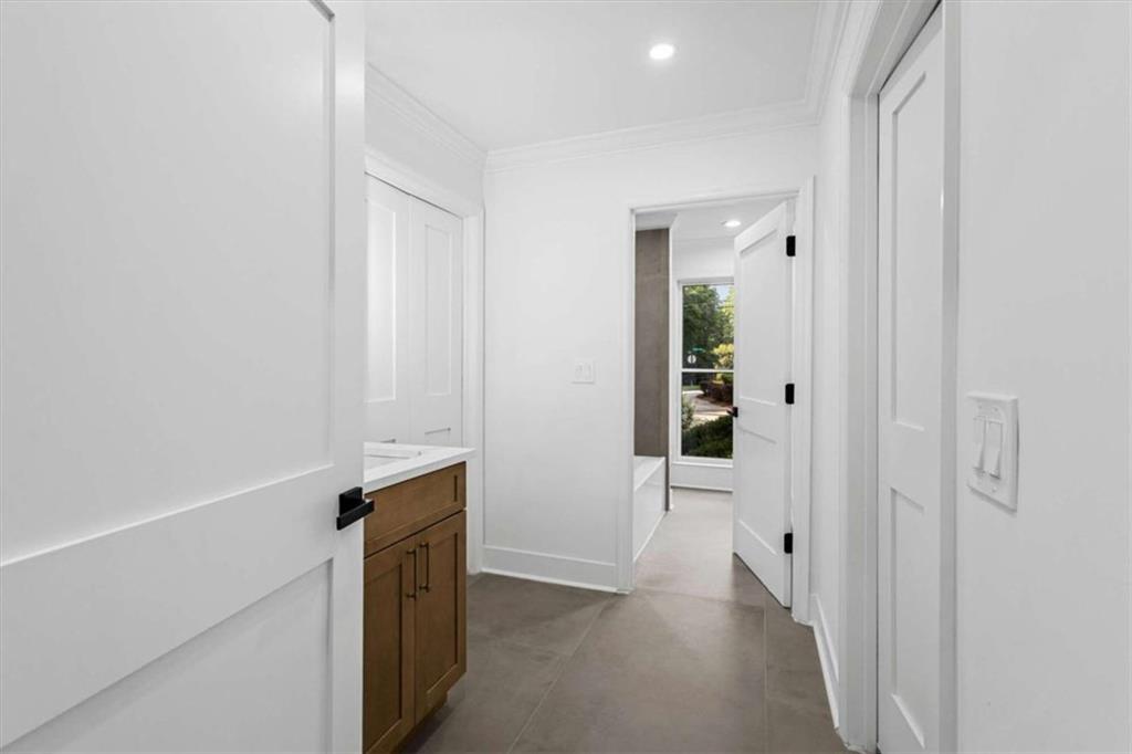 8920 Huntcliff Trce