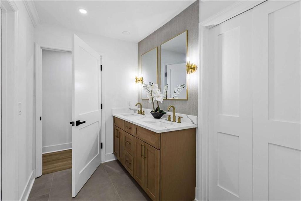 8920 Huntcliff Trce