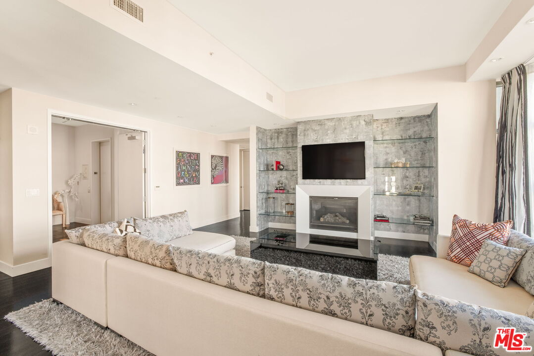 10776 Wilshire Blvd Unit: 1001