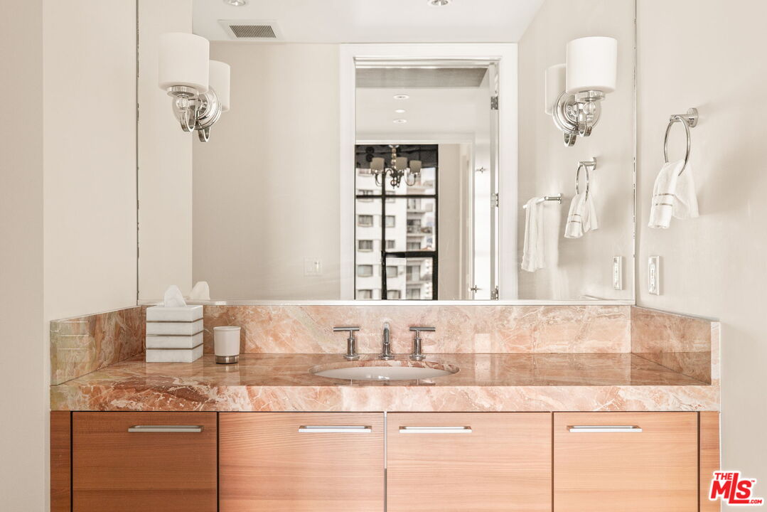 10776 Wilshire Blvd Unit: 1001