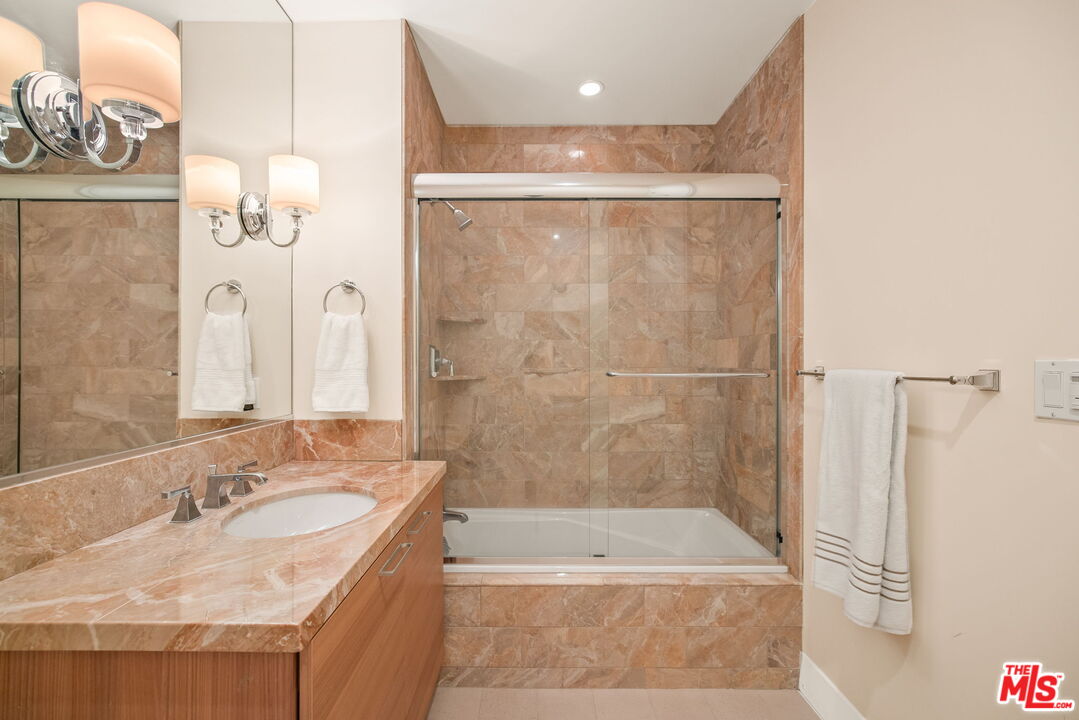 10776 Wilshire Blvd Unit: 1001