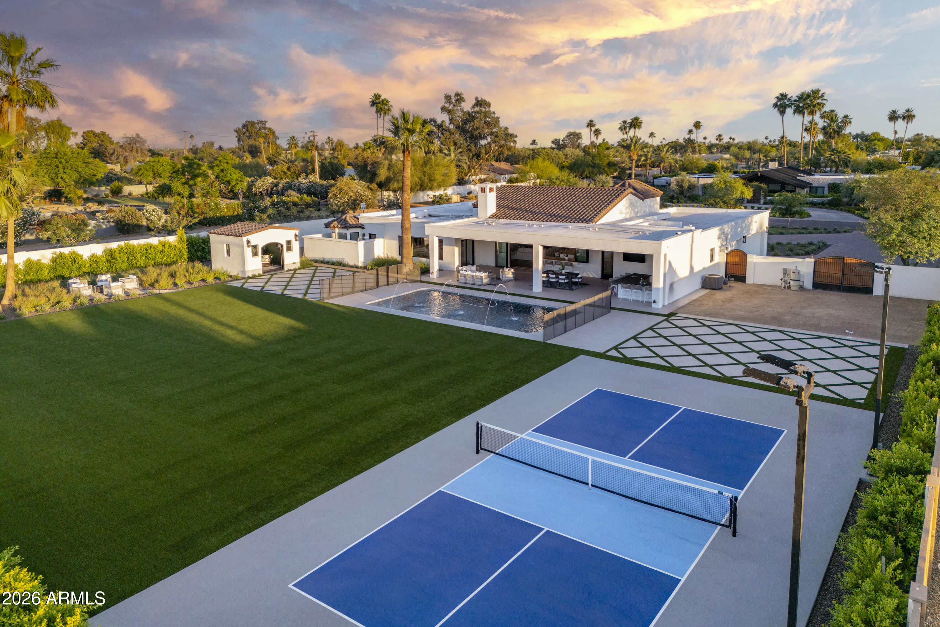 8570 E PEPPER TREE Lane