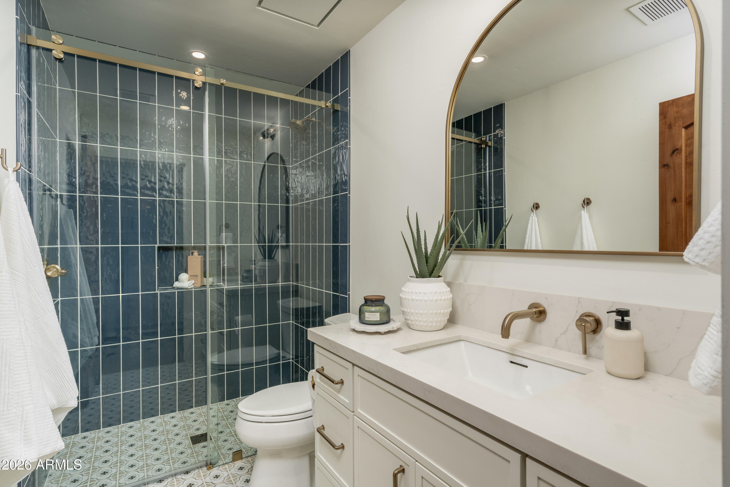 8570 E PEPPER TREE Lane