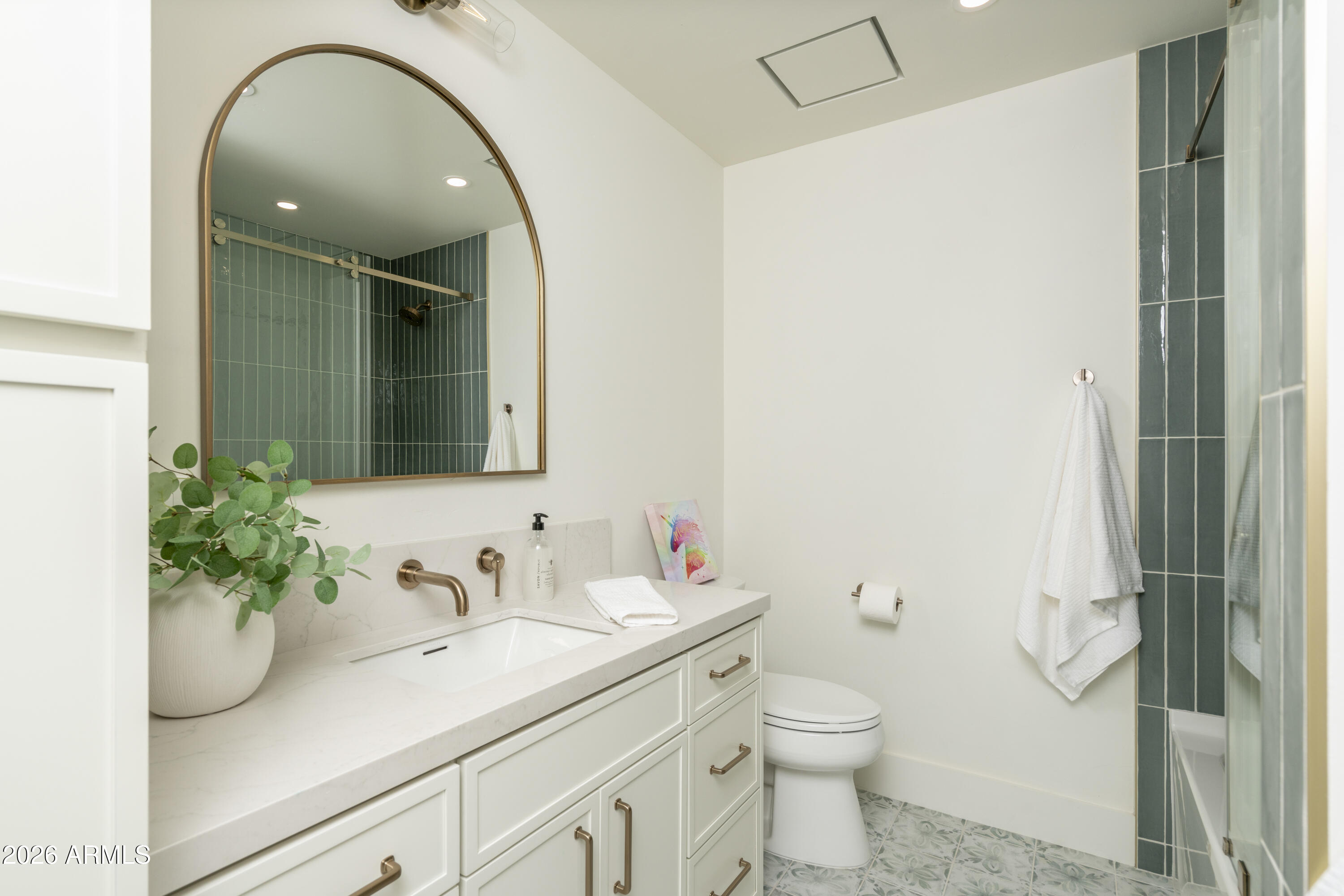 8570 E PEPPER TREE Lane