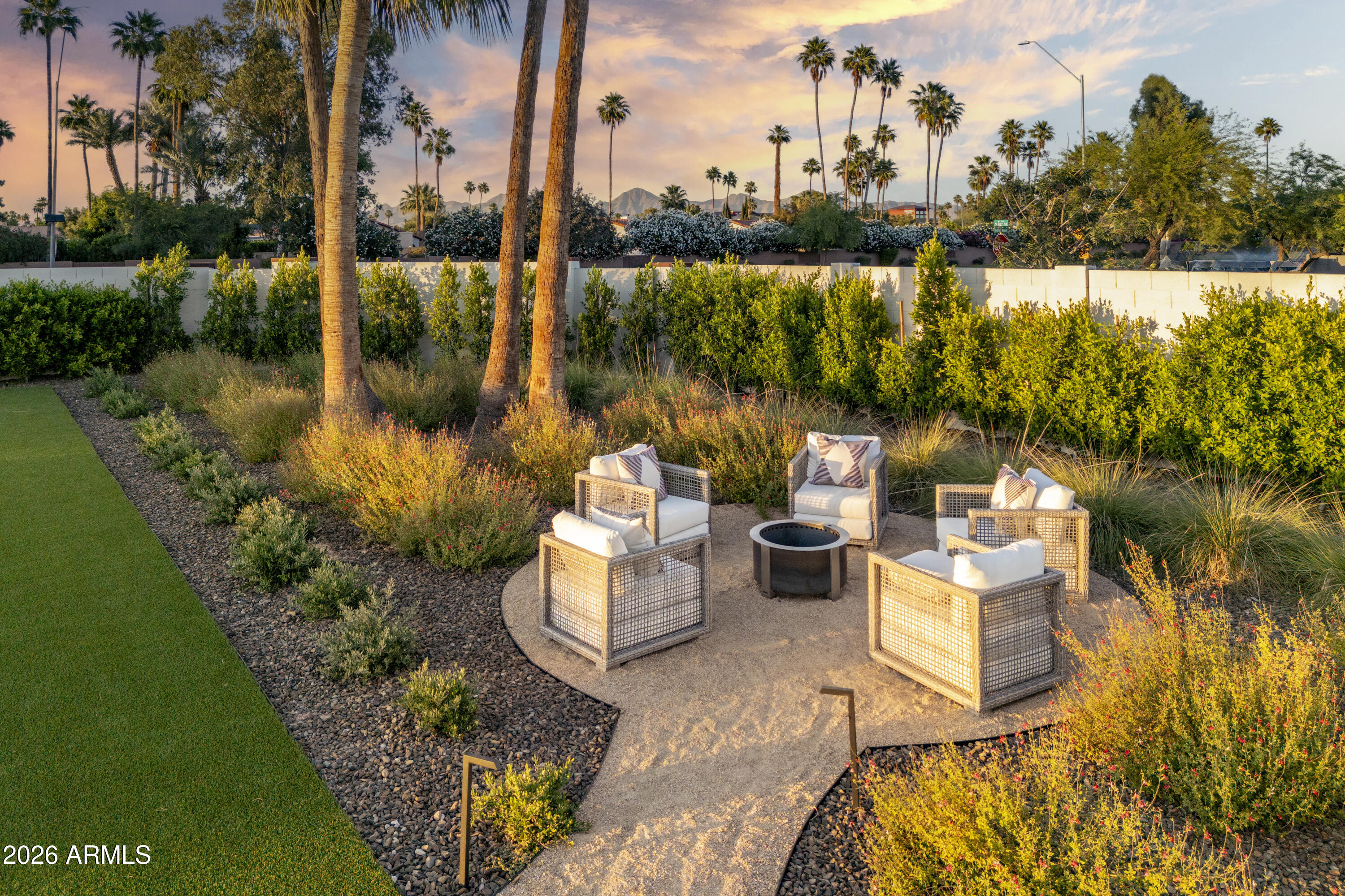 8570 E PEPPER TREE Lane