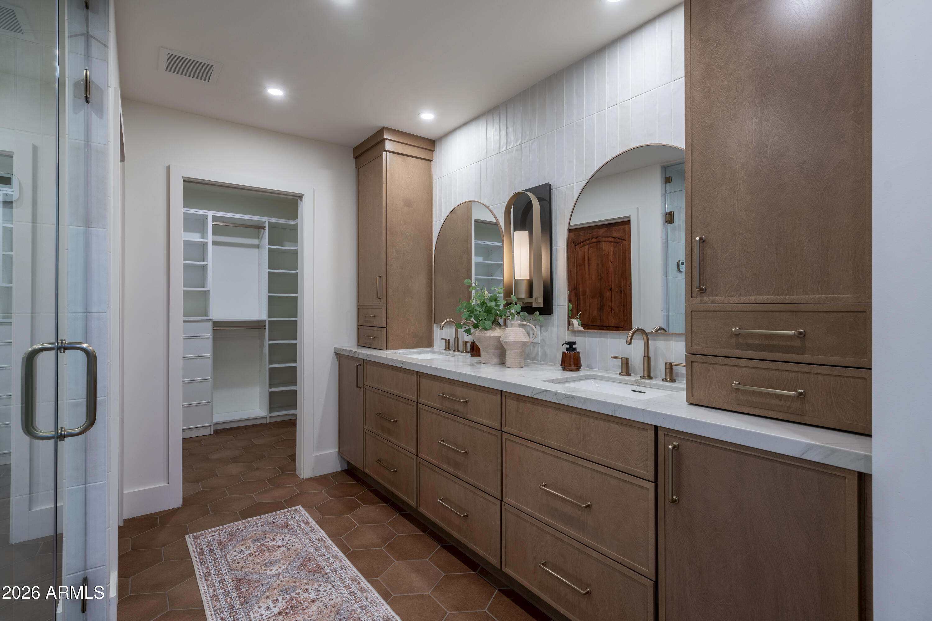 8570 E PEPPER TREE Lane