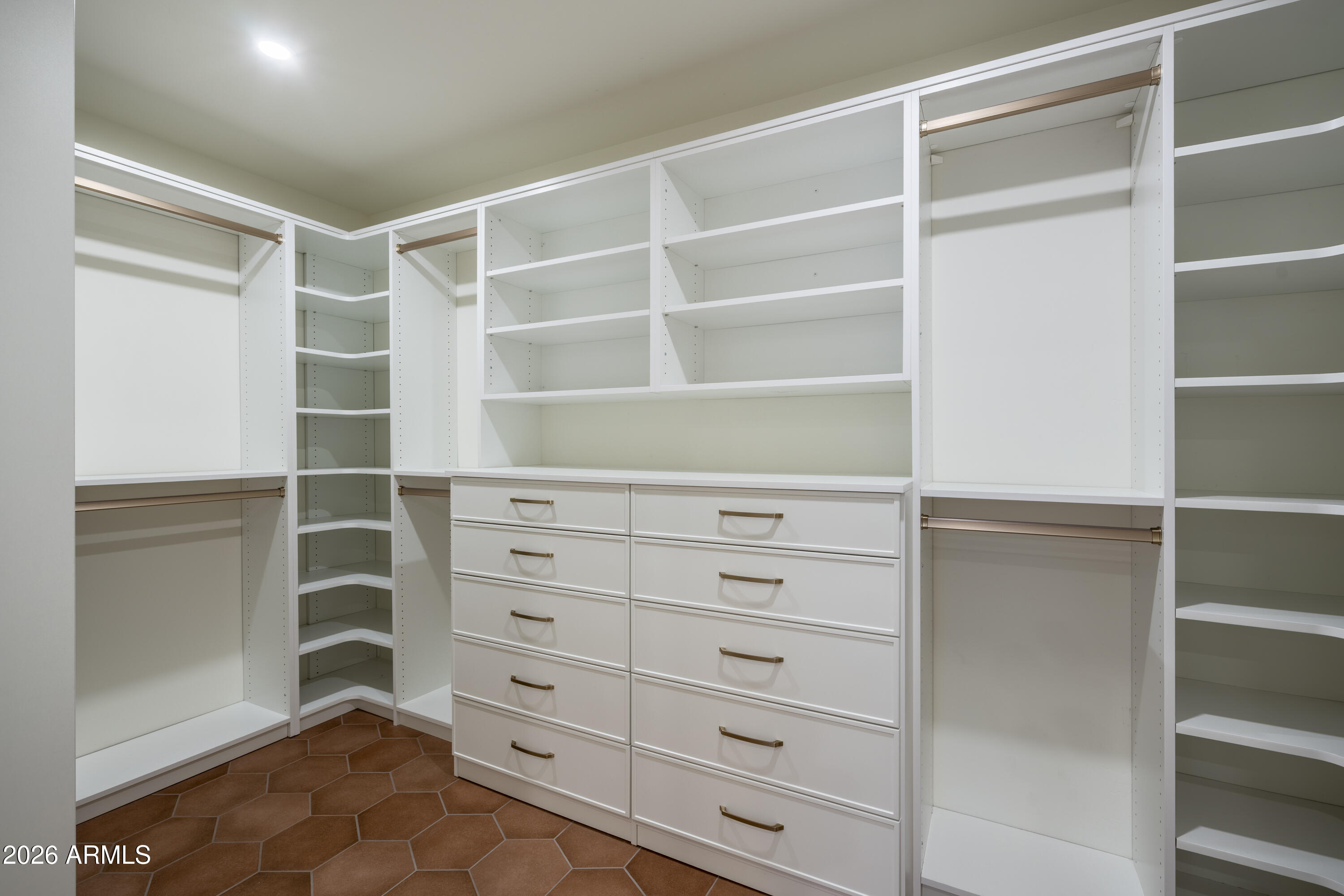 8570 E PEPPER TREE Lane