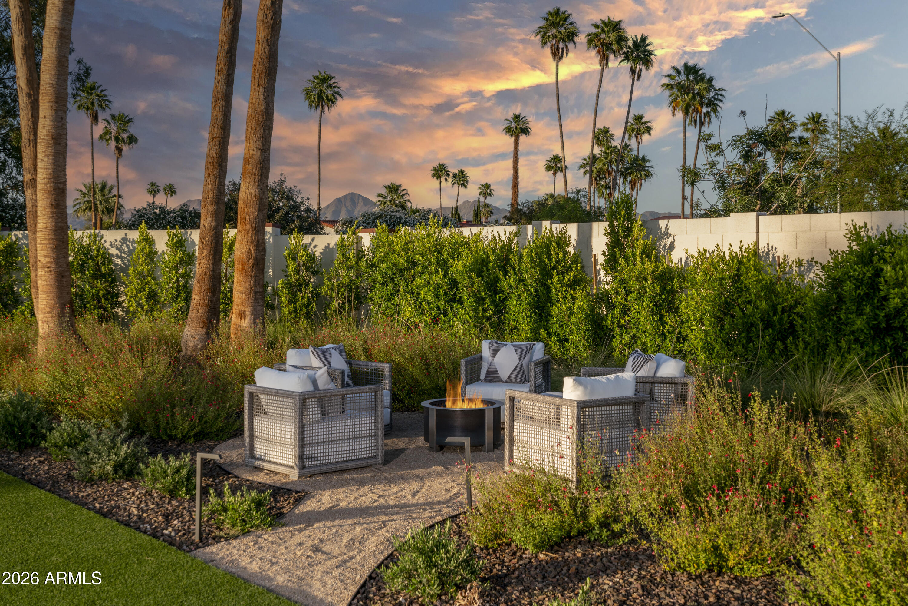 8570 E PEPPER TREE Lane