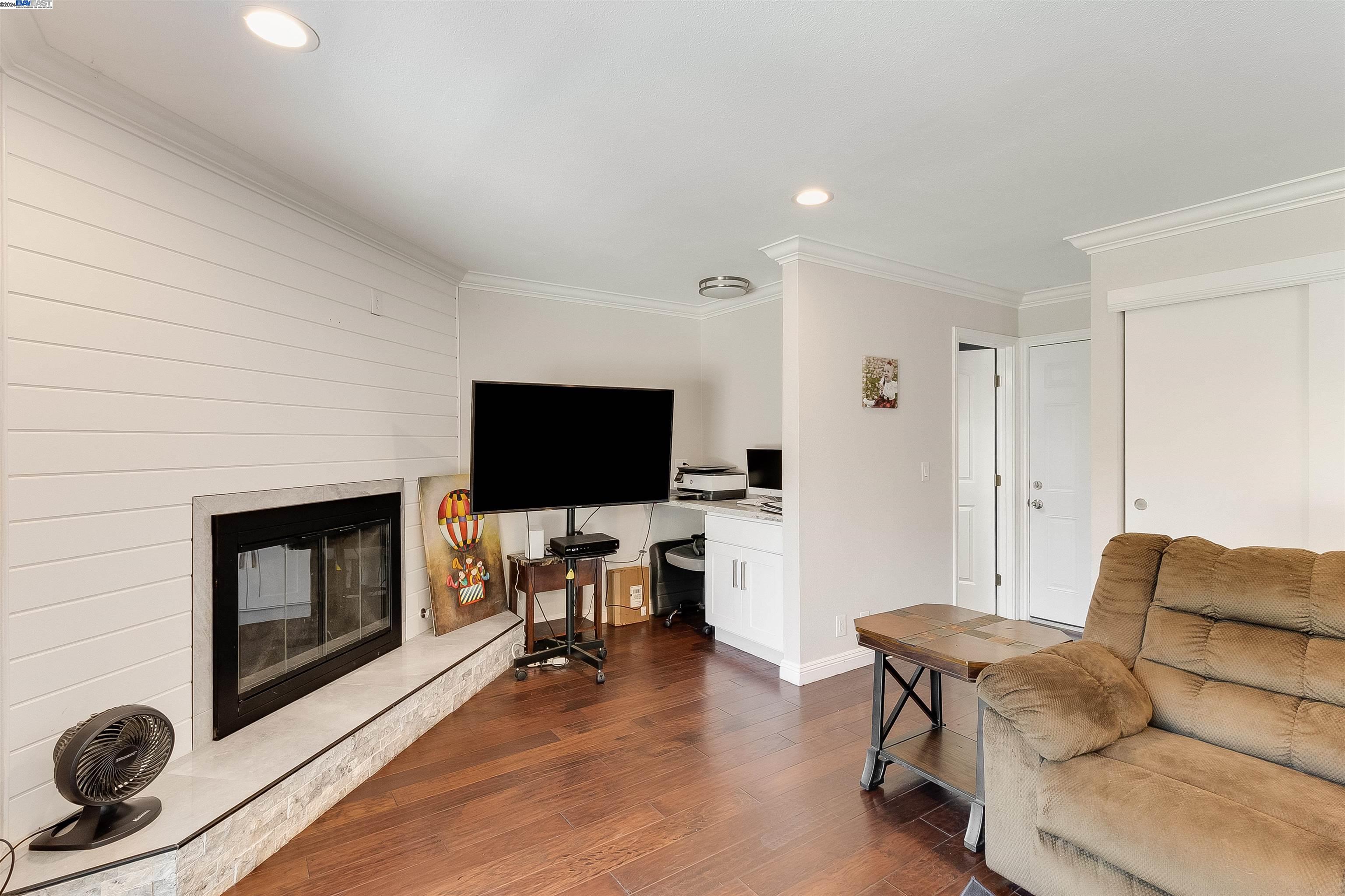 377 Arlington Cir