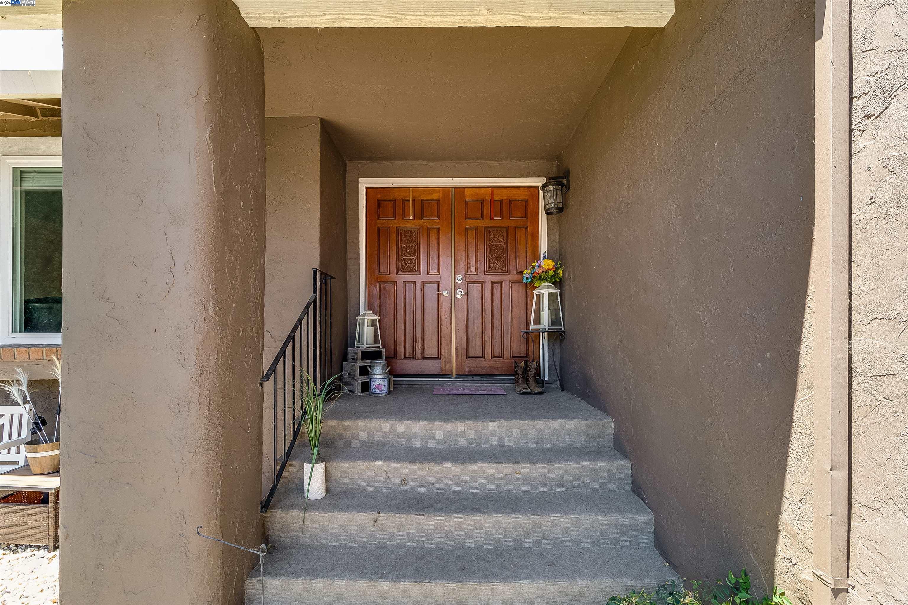 377 Arlington Cir