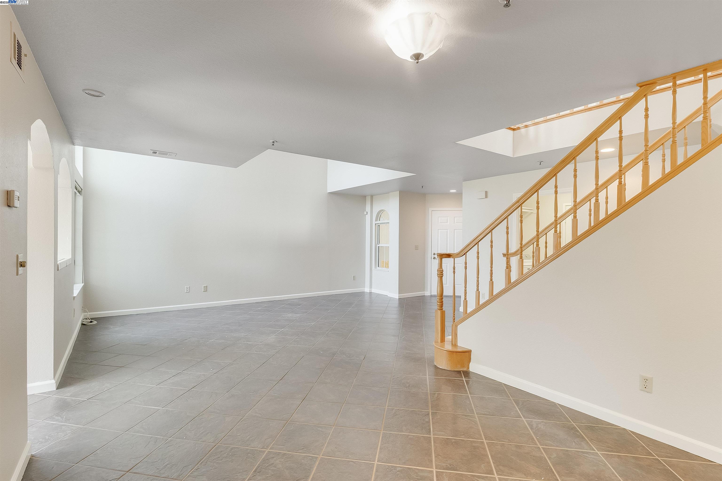 7 Shoal Dr E