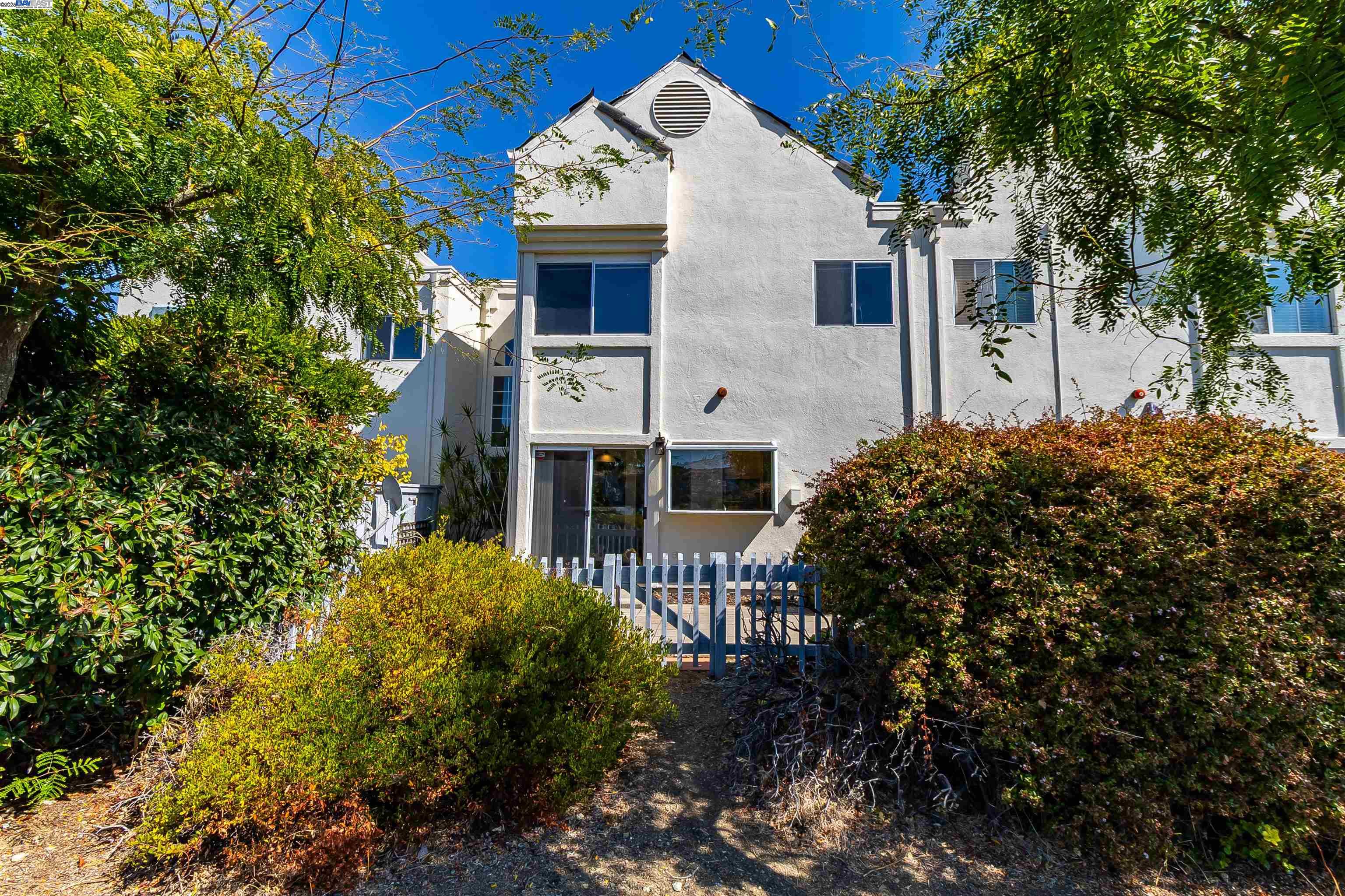 7 Shoal Dr E