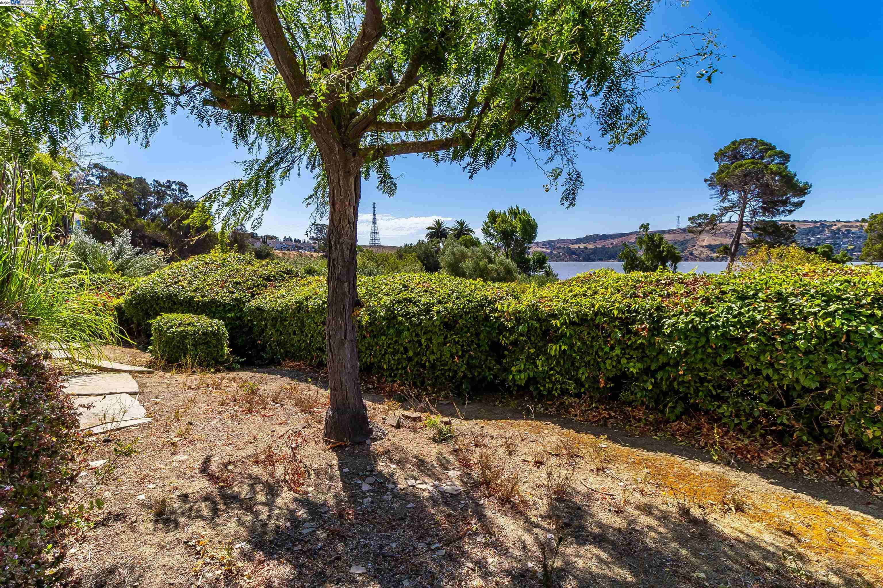 7 Shoal Dr E