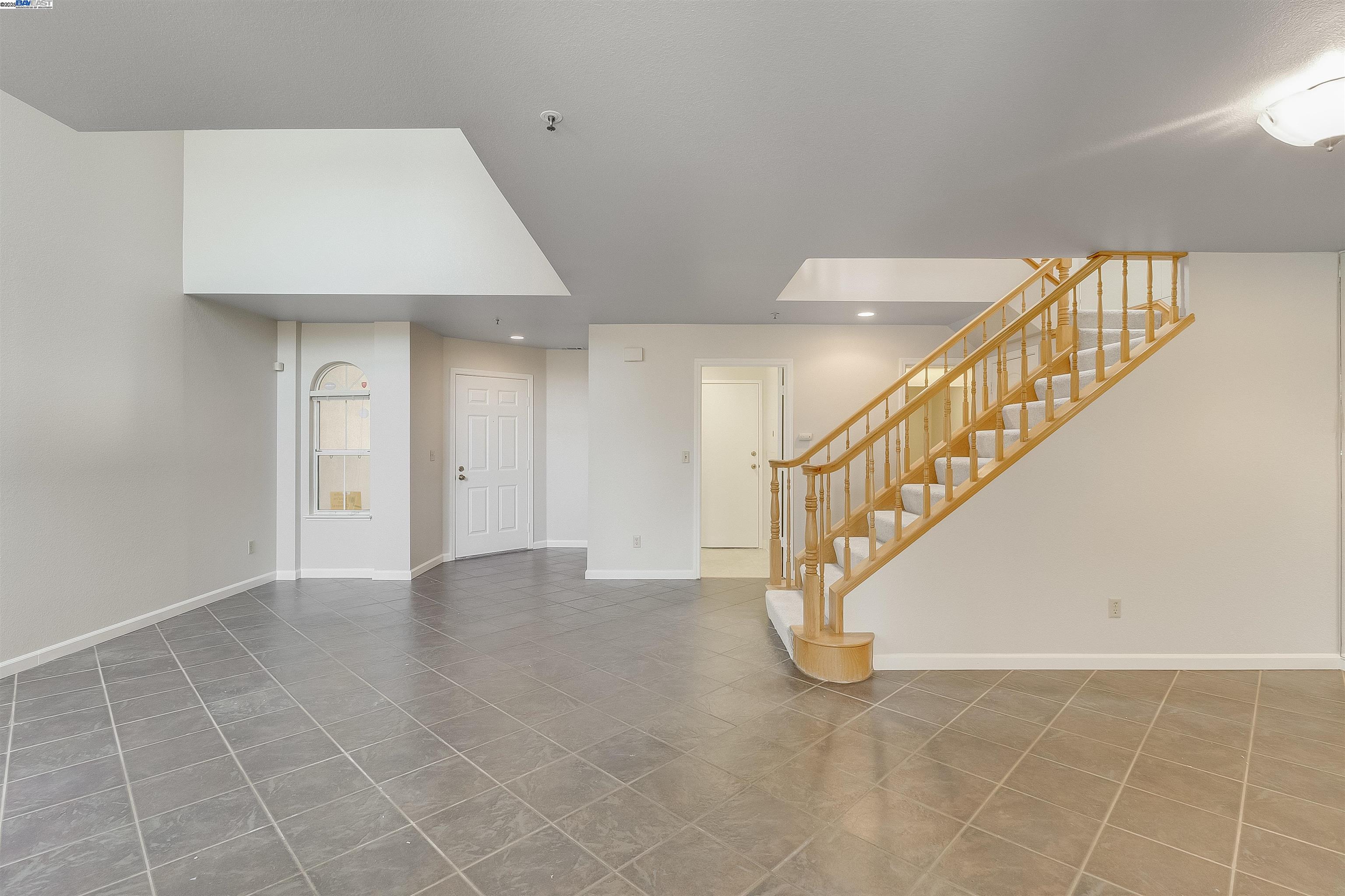 7 Shoal Dr E