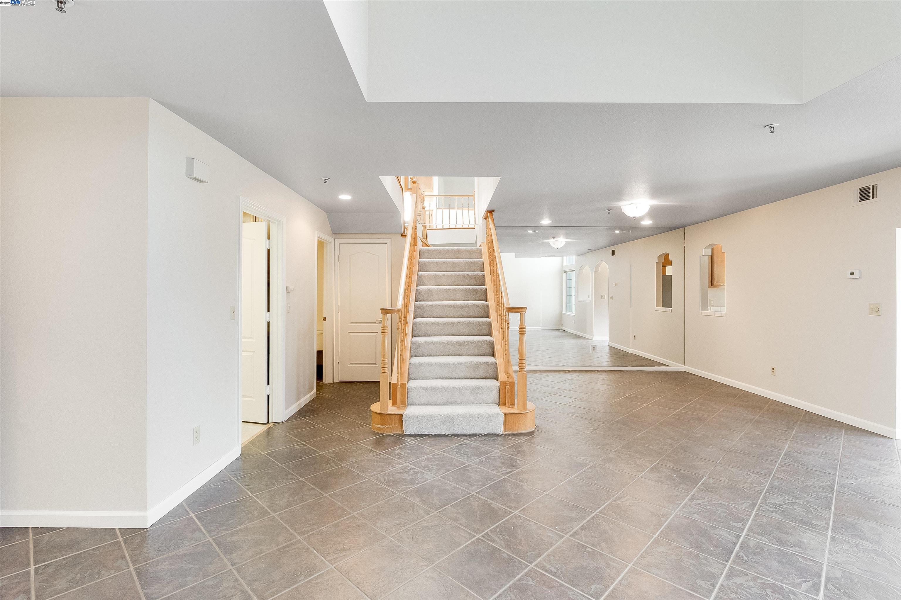 7 Shoal Dr E