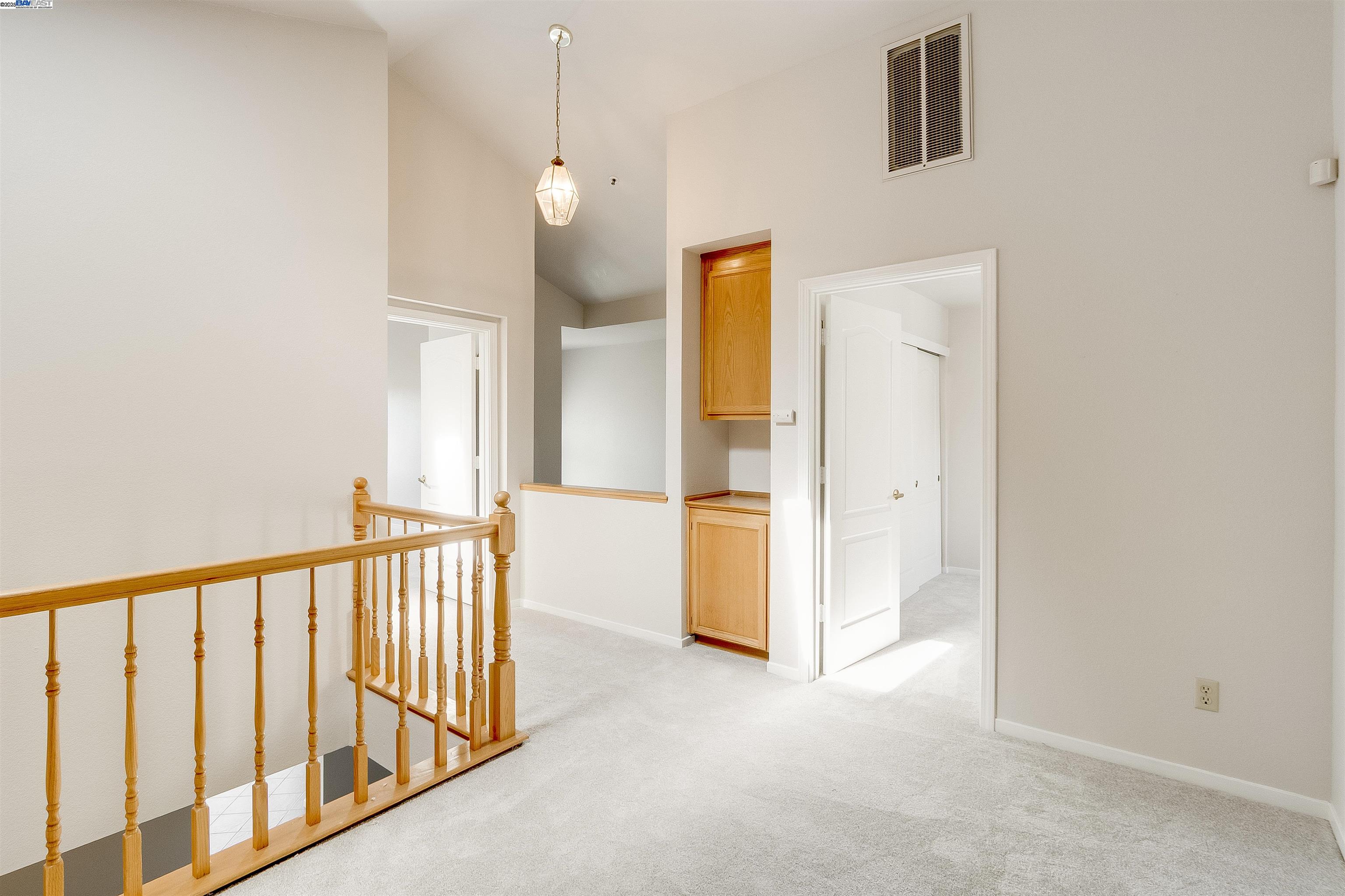 7 Shoal Dr E