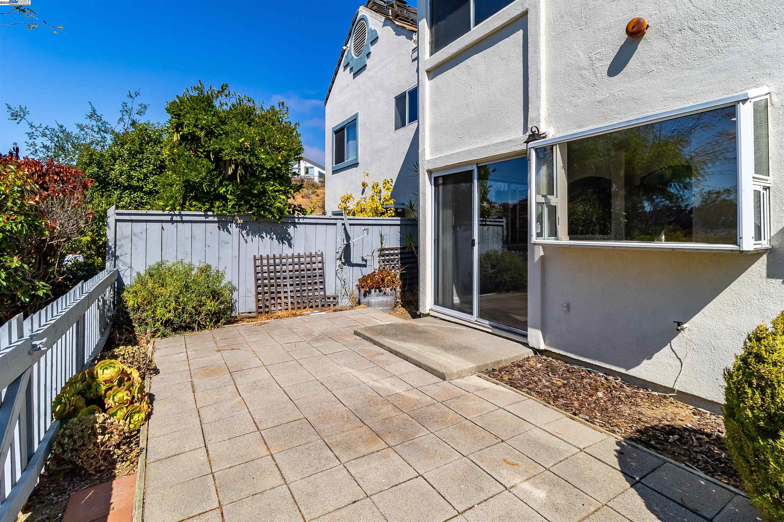 7 Shoal Dr E