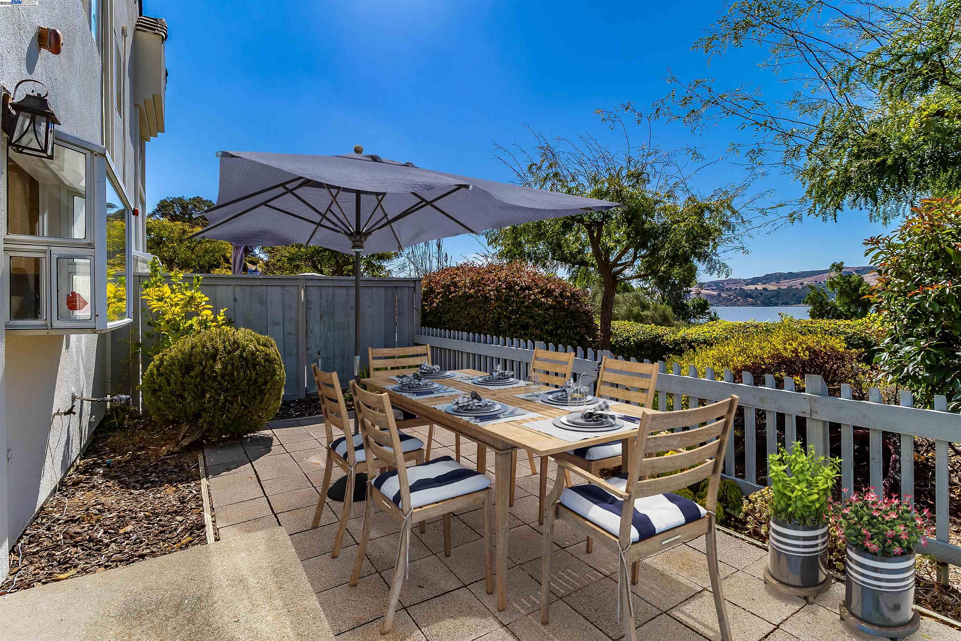 7 Shoal Dr E