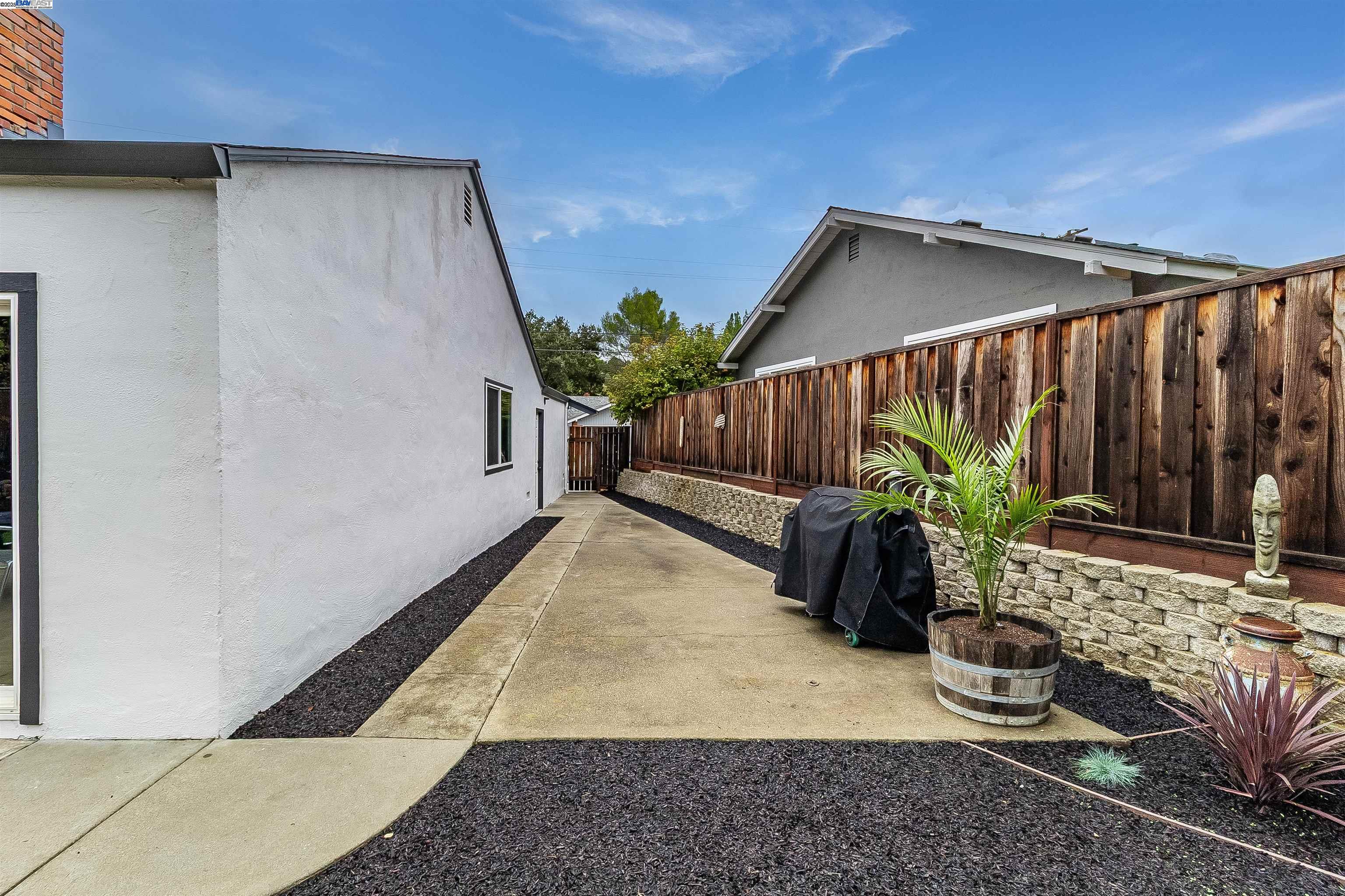 5644 Likins Ave