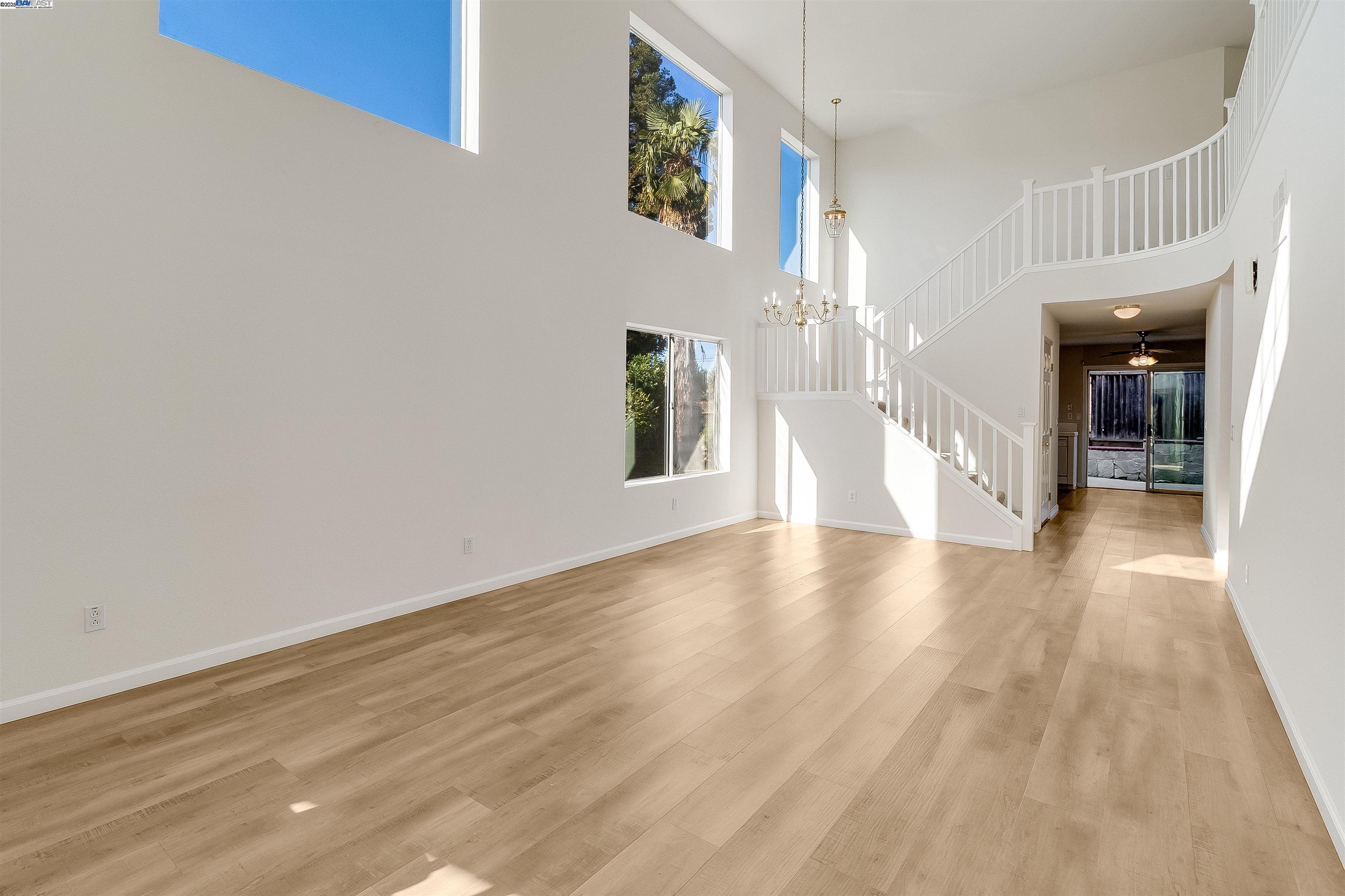 592 Ross Cir, Martinez